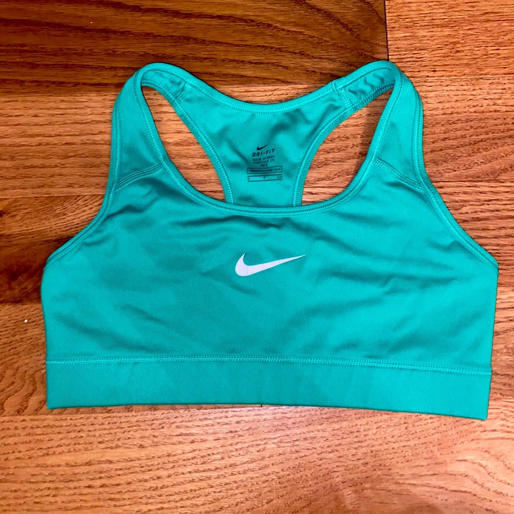 Nike Dri Fit Swoosh Medium Impact Sports Bra